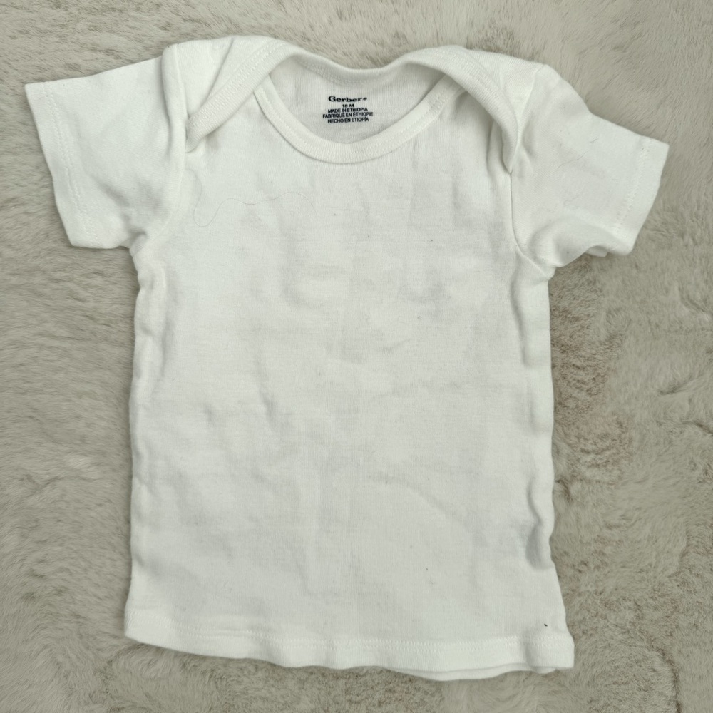 FREE W PURCHASE NWOT Gerber Baby 18 month unisex short sleeve slip on top